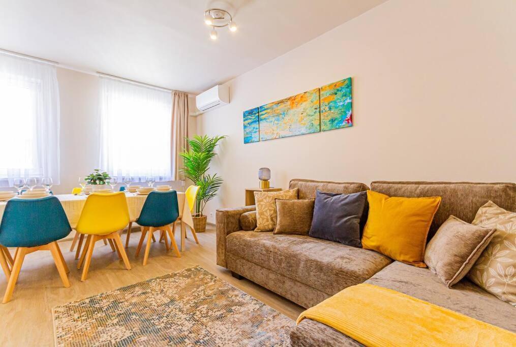 Roomy Apartment 80Sqm At City Center Free Parking Space, Ac & Balcony Budapeste Exterior foto