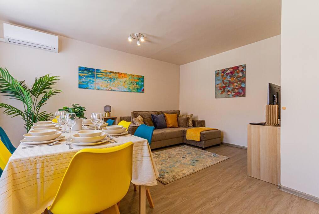 Roomy Apartment 80Sqm At City Center Free Parking Space, Ac & Balcony Budapeste Exterior foto