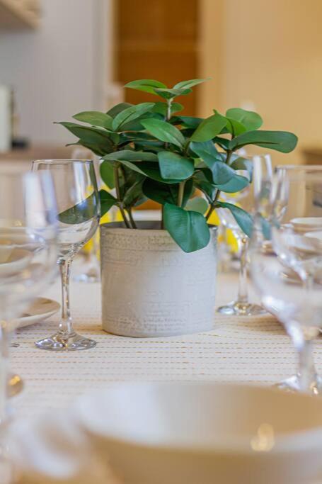 Roomy Apartment 80Sqm At City Center Free Parking Space, Ac & Balcony Budapeste Exterior foto