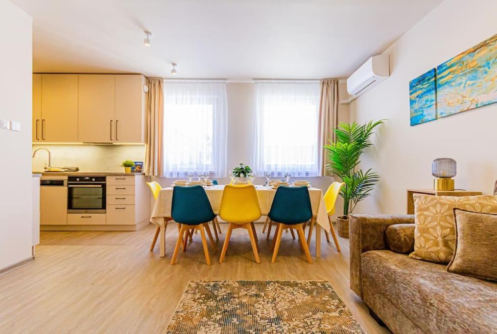 Roomy Apartment 80Sqm At City Center Free Parking Space, Ac & Balcony Budapeste Exterior foto